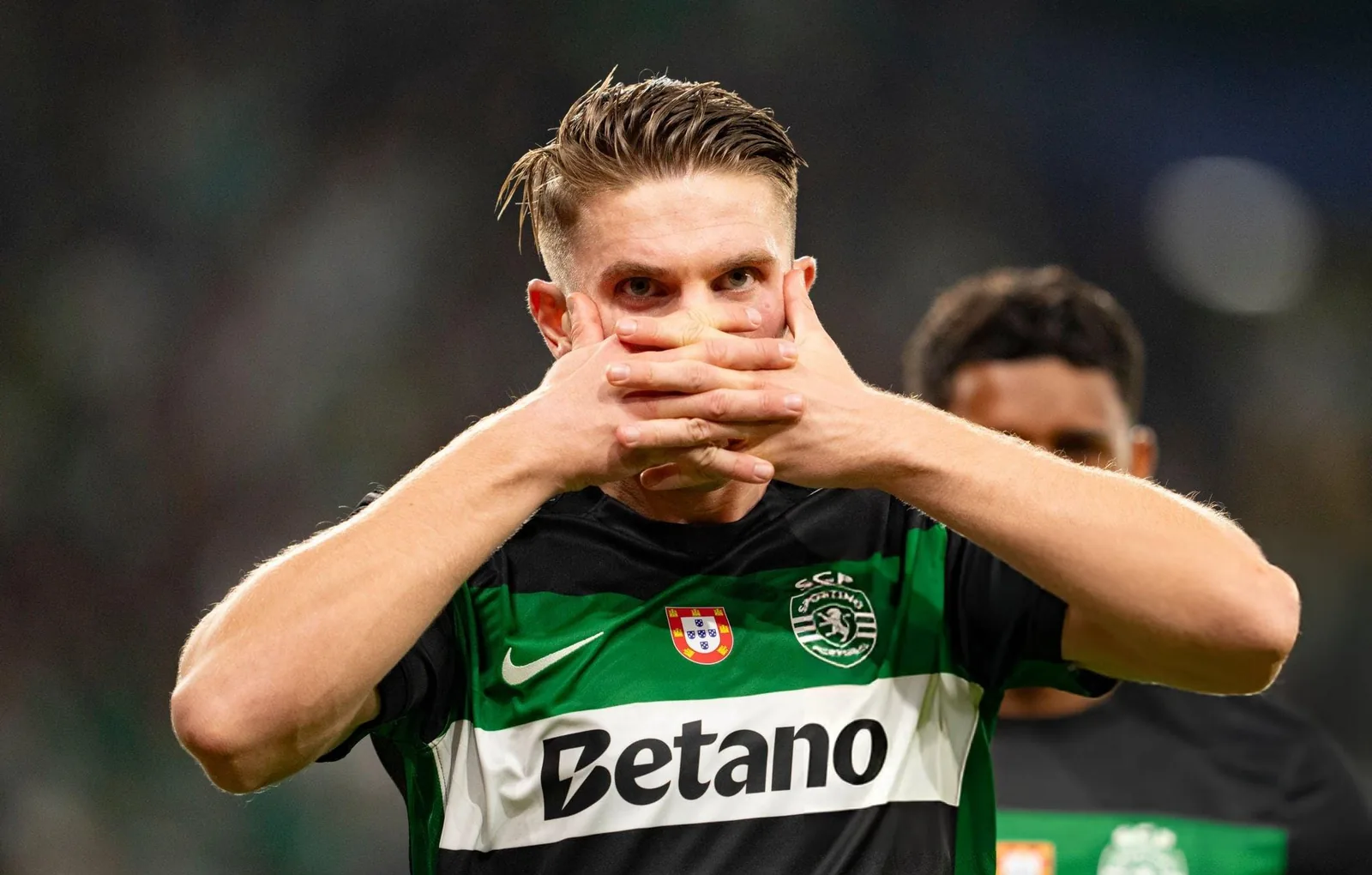 Viktor Gyökeres jubler etter scoring for Sporting Lisboa mot Manchester City i 2024